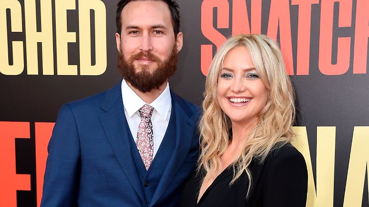 Schauspielerin Kate Hudson und ihr Musiker-Freund Danny Fujikawa erwarten ihr erstes gemeinsames Kind.