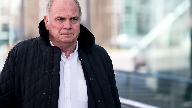 Hoeneß sieht die Konkurrenz in der Pflicht: Die anderen Vereine müssten einfach besser arbeiten.