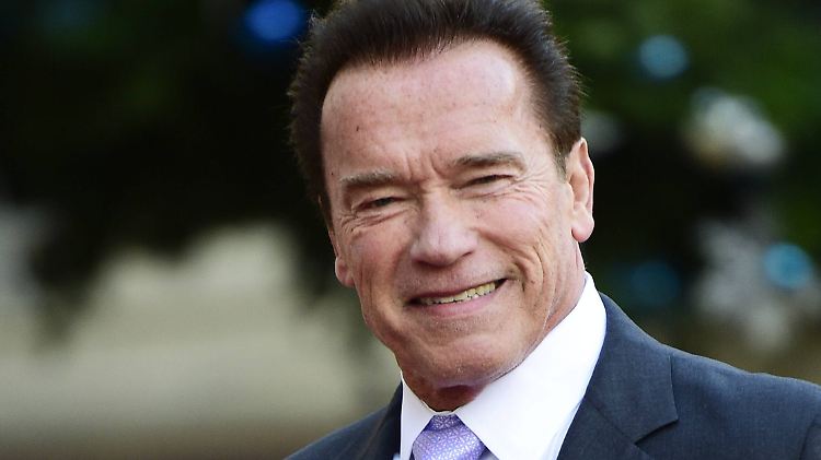 "Arnie" will sich zuhause von seinem Eingriff erholen.
