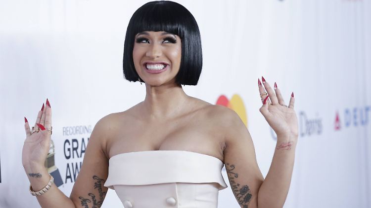 Bald eine glückliche Mutter - Cardi B.