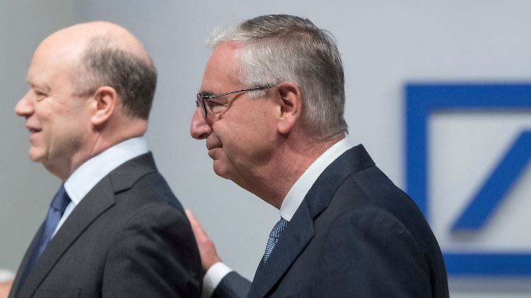 Cryan (l.) und Achleitner auf der Hauptversammlung der Deutschen Bank im vergangenen Jahr.