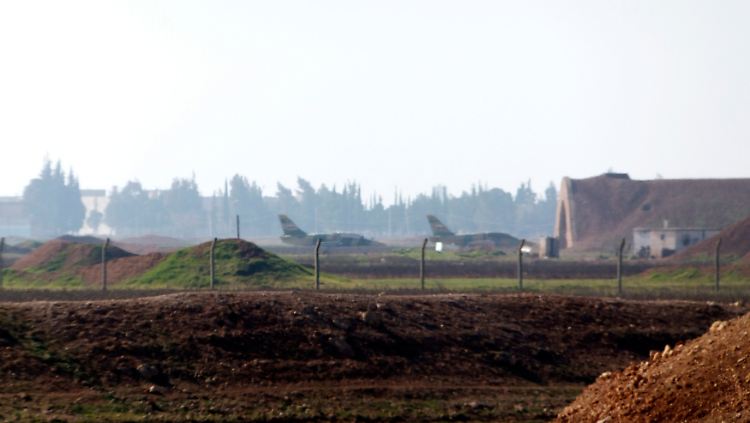 Mysteriöser Luftschlag in Syrien: In der Nacht sind über der Luftwaffenbasis Tayfur mächtige Explosionen zu hören (Archivbild).