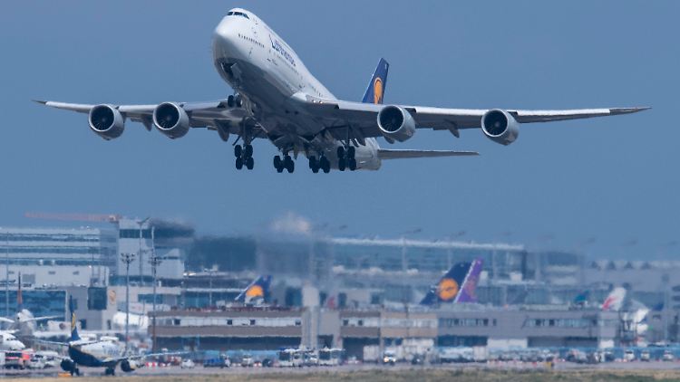 Deutschlands größten Verkehrsflughafen erwarten ab Dienstag Warnstreiks.