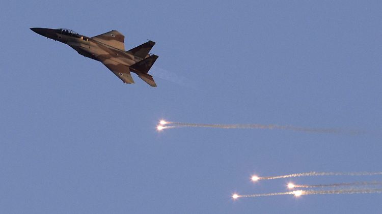 Israelischer F-15-Jet bei einem Demonstrationsflug