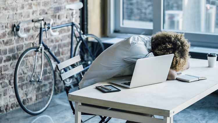 Studium und Firma stellt eine Doppelbelastung dar. Aber in der Regel kann man beides gut verbinden, wenn der Studierende aus fachlicher Expertise heraus gründet.