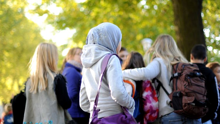 Kopftücher sollen nach dem Willen einiger Politiker an deutschen Grundschulen bald nicht mehr zu sehen sein.