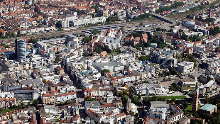 Dächer, Straßen. Leitungen: Der Laie sieht ein Luftbild von Pforzheim, der Städte- und Gemeindebund erkennt einen kommunalen Datenschatz.