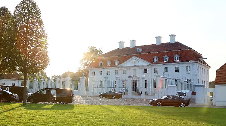 Seit 2007 nutzt die Bundesregierung das Barockschloss in Meseberg für ihre Klausurtagungen.
