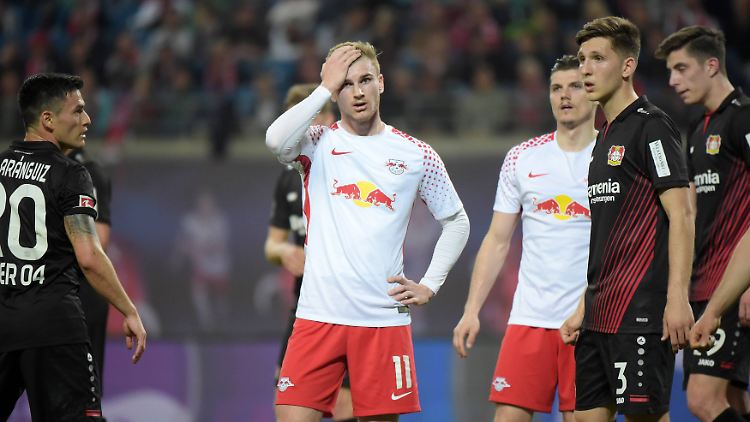 Ein gebrauchter Tag: RB-Stürmer Timo Werner fasst sich an den Kopf.