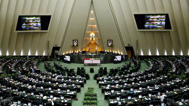 Das Parlament in Teheran war Schauplatz eines aufgebrachten Protestes.