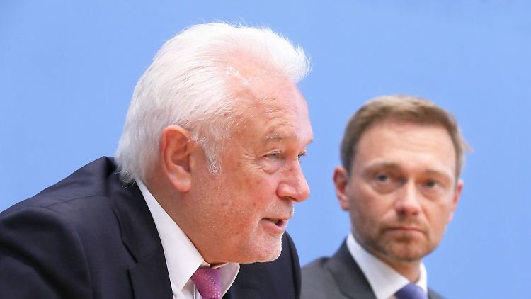 Der Vize und der Chef: Kubicki mit Lindner (v.l.) nach dem Wahlerfolg der FDP in Schleswig-Holstein im Mai  2017.