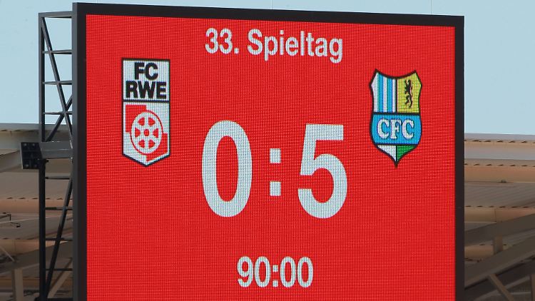 Wertloser Sieg: Chemnitz deklassierte die Erfurter. Doch beide müssen nun sicher in die Regionalliga.