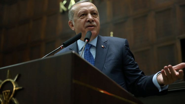 Erdogan richtet seinen Appell an AKP-Anhänger in ganz Europa.