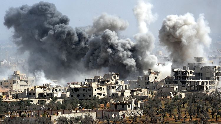 Am Freitag hatte die syrische Armee Raketen über Duma abgeworfen.