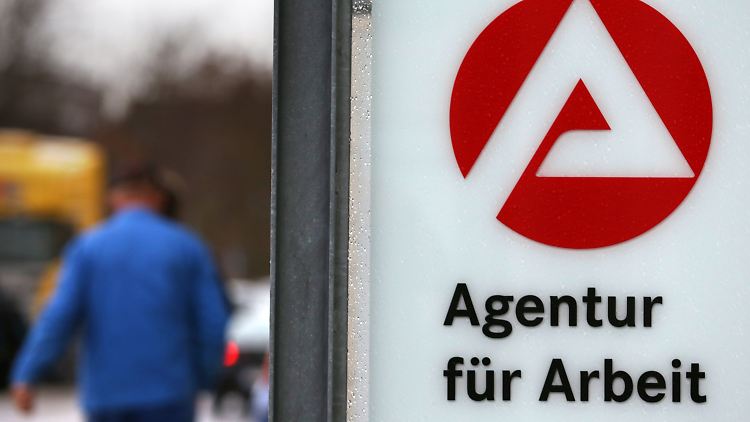 Für die Weigerung, eine Arbeit oder Weiterbildung aufzunehmen oder den Abbruch einer solchen Maßnahme, wurden 98.860 Sanktionen ausgesprochen. 