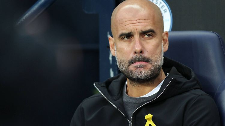 Guardiola hadert nicht nur mit der Entscheidung des Schiedsrichters.