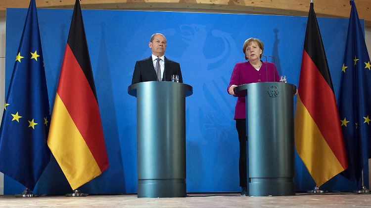 Vizekanzler Scholz und Kanzlerin Merkel