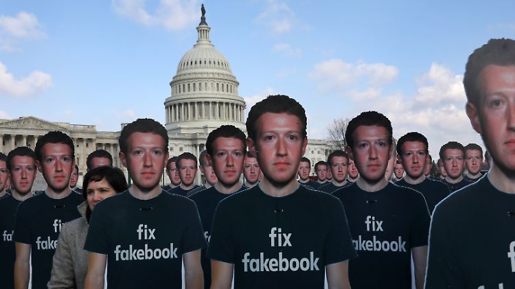 Zuckerberg-Figuren vor dem Kapitol: Wenn Facebook nicht handelt, tut es die Politik.