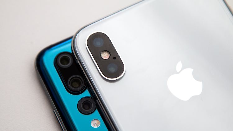 Oben das iPhone X, unten das Huawei P20 Pro.