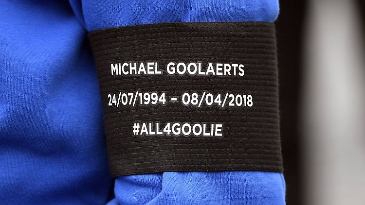 Das Team des verstorbenen Radprofis Michael Goolaerts startete beim "Pfeil von Brabant" mit Trauerflor.