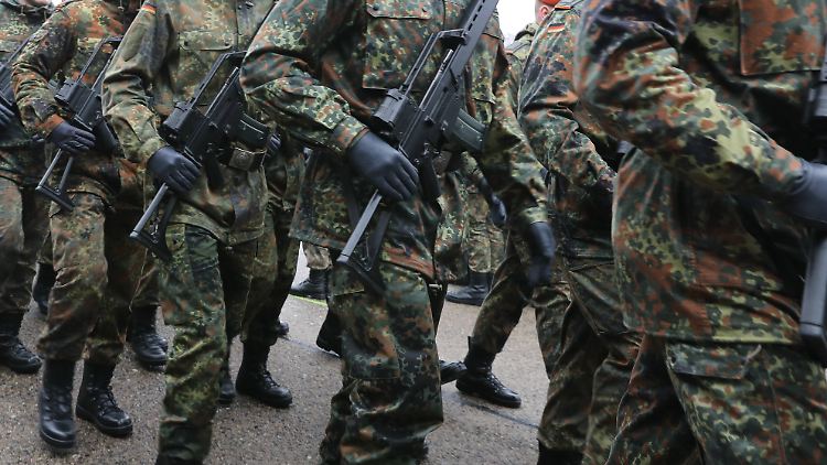 De Linkspartei fordert von der Bundesregierung "endlich Maßnahmen" gegen Rechtsextremismus bei der Bundeswehr.