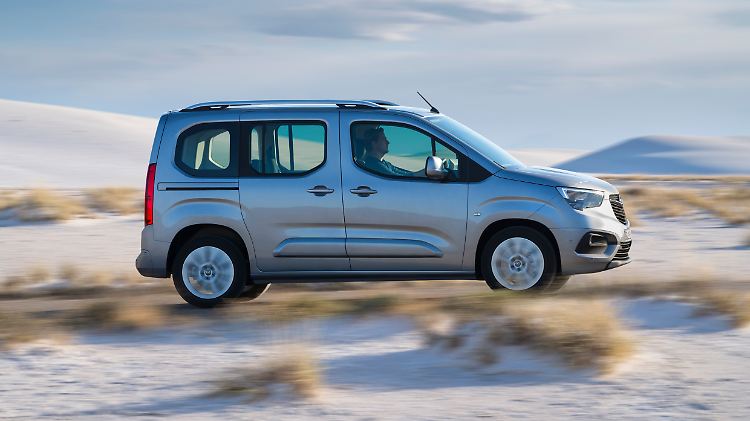 Der abhängig vom Radstand 4,40 oder 4,75 Meter lange Opel Combo bietet auf Wunsch zwei Schiebetüren.