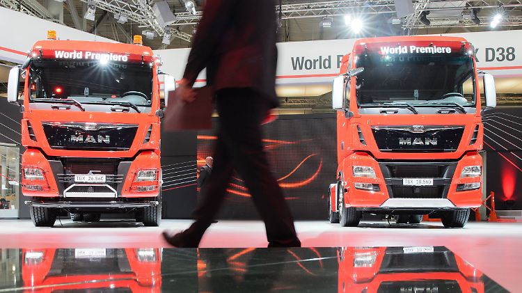 Auf dem Weg an die Weltspitze stellte VW sein lange auf Europa konzentriertes Lkw- und Busgeschäft in der Vergangenheit Schritt für Schritt internationaler auf.