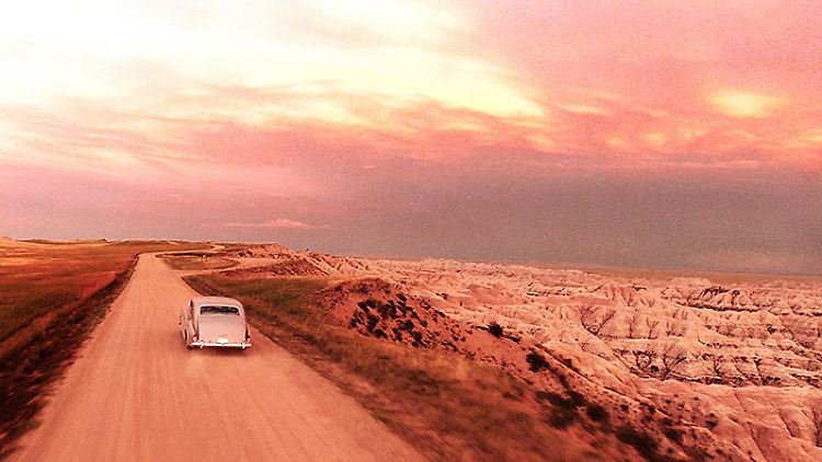 Elvis Presleys Rolls Royce in den Badlands. 1990 brachte die Band Was (Not Was) einen Song heraus, mit Leonard Cohen als Gastsänger: "Elvis' Rolls Royce". Der Titel spielt im Film aber keine Rolle.