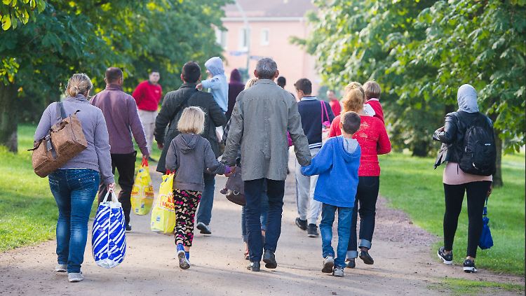 Auch volljährige Flüchtlinge dürfen unter bestimmten Voraussetzungen ihre Familie nachholen. Das hat der EuGH entschieden.