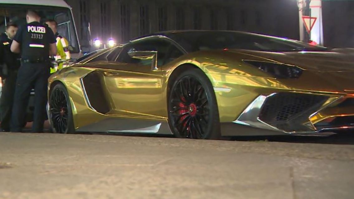 lambo2.JPG
