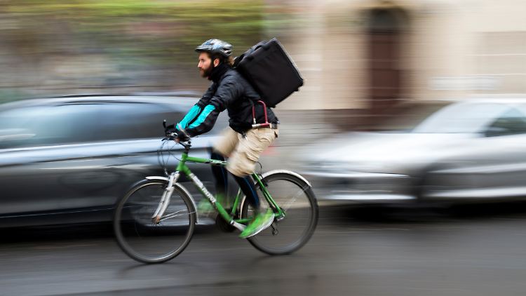Die Arbeitsbedingungen für Fahrer von Lieferdiensten sind offenbar nicht die besten. Nun setzen sie sich zur Wehr.