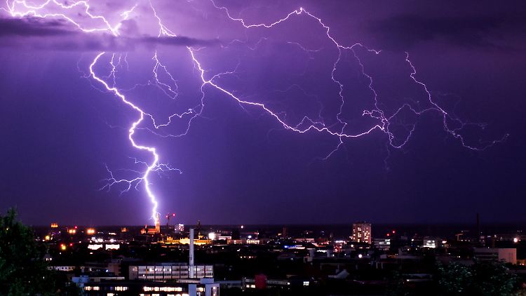 Hausbesitzer sollten sich auf Unwetter vorbereiten.