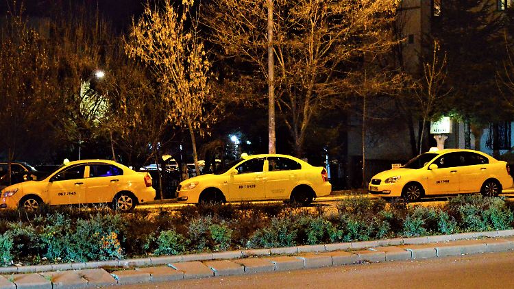 Der Chef der Taxigewerkschaft meint: Wer Uber statt Taxi fährt, begeht Vaterlandsverrat.