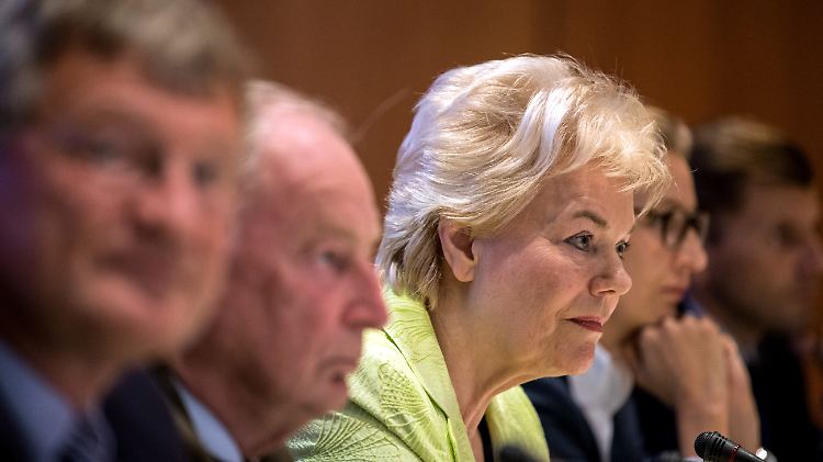 Im Bundestagswahlkampf unterstützte Erika Steinbach die AfD, nun führt sie die Desiderius-Erasmus-Stiftung, die zukünftig als parteinah gefördert werden soll.