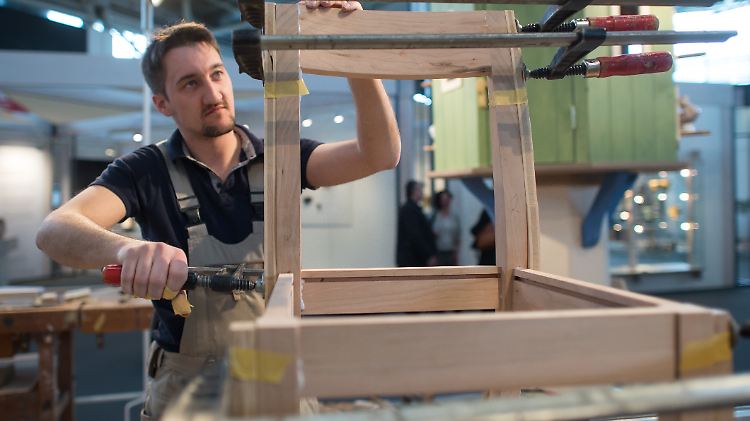 Die Zahl der Ausbildungsverträge im Handwerk ist leicht um 1,6 Prozent auf knapp 140.000 gestiegen ist.