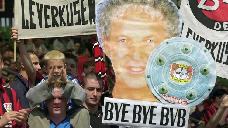 Die Fans von Bayer Leverkusen sind zuversichtlich was die Titelaussichten ihres Trainers Klaus Toppmüller und der Werkself angeht.