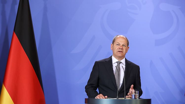 Scholz sieht sogar die Gefahr, dass 2019 gegen die Schuldenbremse verstoßen werde.
