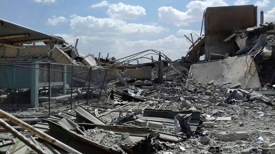 Dieses von der syrischen Nachrichtenagentur Sana zur Verfügung gestellte Foto zeigt die Trümmer des Forschungszentrums in Barsah, das bei Angriffen der USA, Großbritannien und Frankreich stark beschädigt wurde.