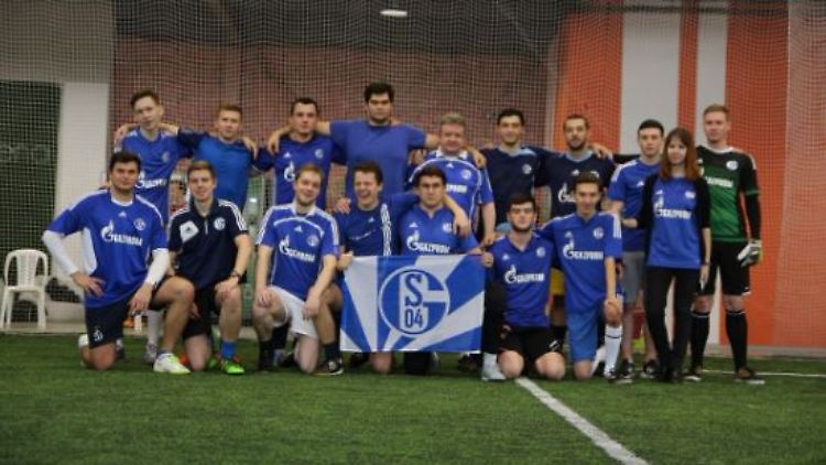 Wie wird man in Russland Schalke-Fan? Das verraten zwei Knappen im Gespräch.