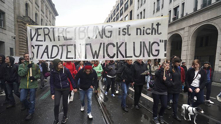 Erstmals zog das Thema Wohnungspolitik in Berlin mehrere Tausend Demonstranten an.