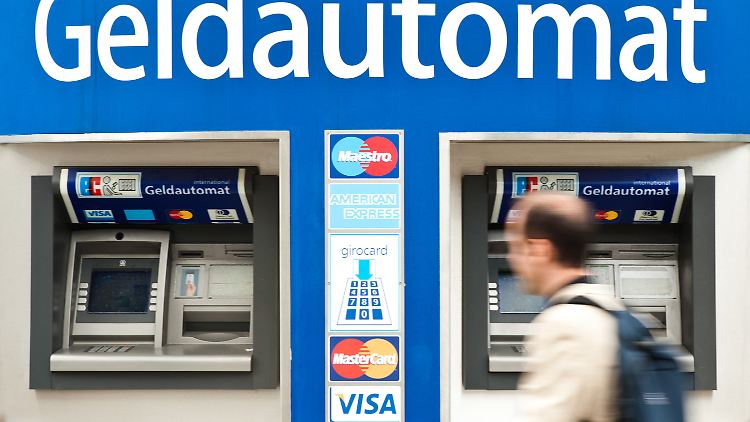 Seit 2015 sinkt die Zahl der Geldautomaten in Deutschland.