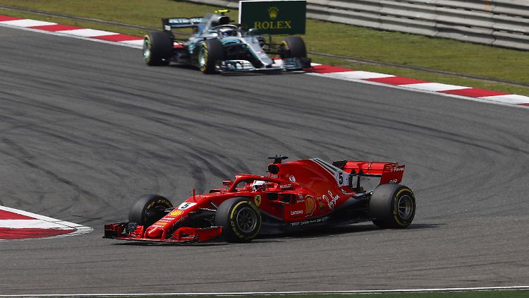 Vettel-Frust in Shanghai: Erst ein Taktikfehler von Ferrari, dann die Kollision mit Verstappen.