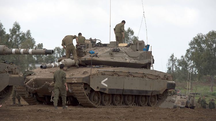 Israelische Truppen auf den Golanhöhen: Offiziell gehört der Landstrich zu Syrien. Seit 1967 befindet er sich größtenteils unter israelischer Kontrolle.