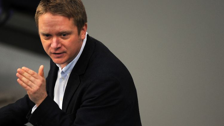 Der Linke-Politiker schlug auch vor, beim Bundestag ein Online-Portal als "Diskussions- und Beteiligungsforum" für Bürger einzurichten.