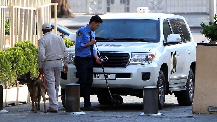 In einem Jeep der Vereinten Nationen kommen die OPCW-Kontrolleure in Damaskus an. 