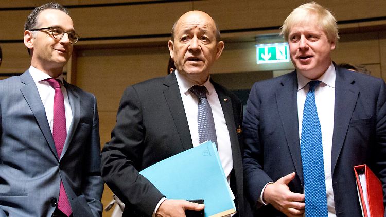 Bundesaußenminister Heiko Maas mit seinem französischen Amtskollegen Jean-Yves Le Drian und Boris Johnson aus Großbritannien (von links nach rechts).