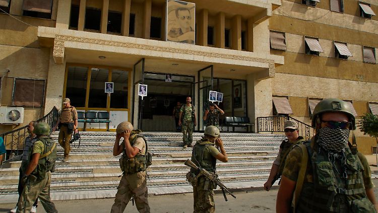 Russische Kämpfer unter den wachsamen Augen von Baschar al-Assad.