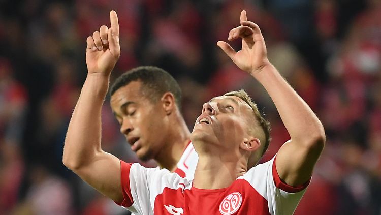 Der Mainzer de Blasis macht mit dem 2:0 den Sack gegen Freiburg zu.