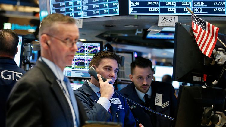 US-Militärschlag in Syrien ohne direkte Konfrontation mit den Russen: An der Wall Street wenden sich Börsianer wieder ihren Alltagssorgen zu.