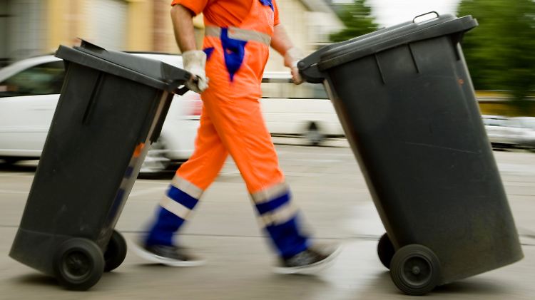 Rückwirkend zum 1. März 2018 soll es demnach im Schnitt 3,19 Prozent mehr geben, zum 1. April 2019 3,09 Prozent mehr und zum 1. März 2020 weitere 1,06 Prozent, wie die Deutsche Presse-Agentur am Dienstag in Potsdam erfuhr. 